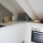 Cozy Apartment With Mole & Hill View
